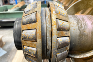 Corrosion & cavitation: contamination in hydraulic oil leads to unplanned downtimes.